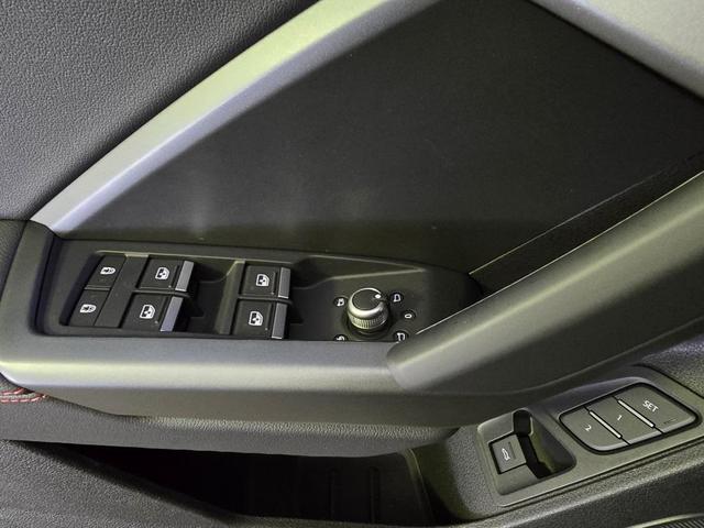 Photo of 2025 Gray Audi Q3