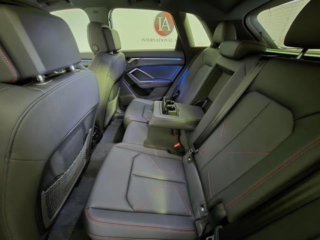 Photo of 2025 Gray Audi Q3