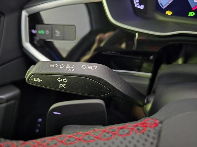 Photo of 2025 Gray Audi Q3