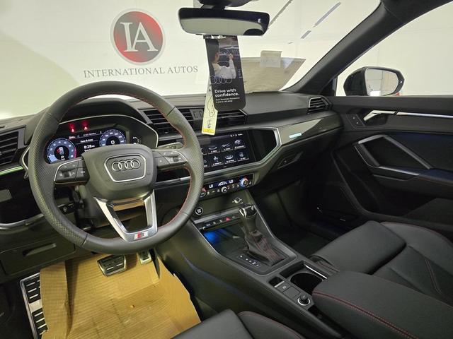 Photo of 2025 Gray Audi Q3