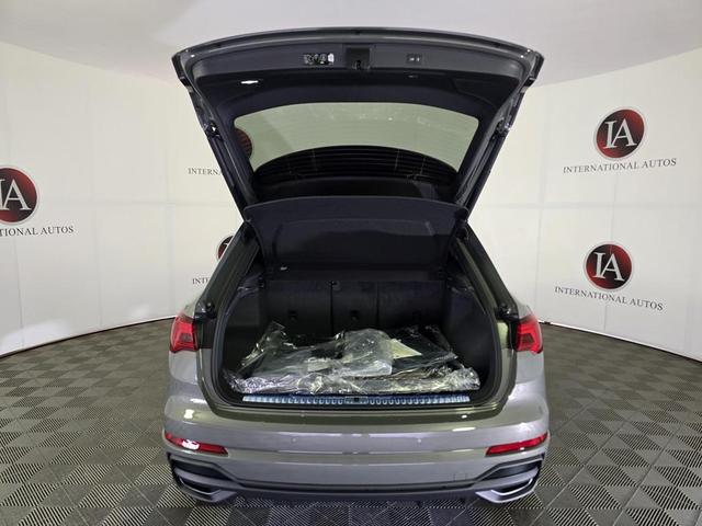 Photo of 2025 Gray Audi Q3