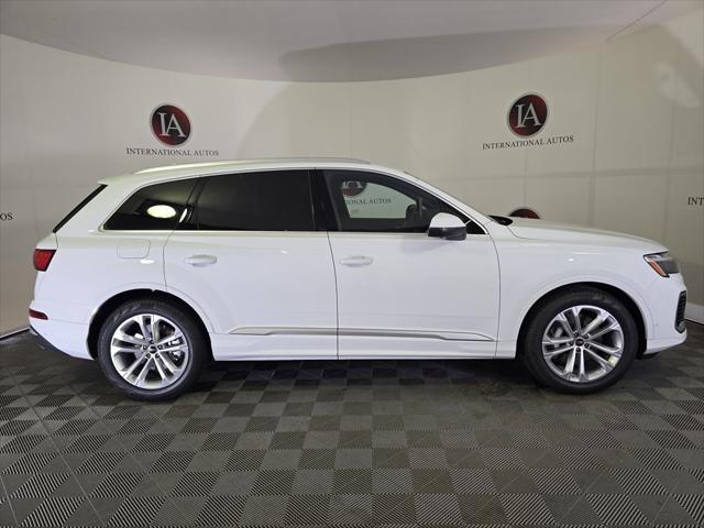 Photo of 2025 White Audi Q7
