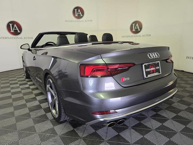 Photo of 2019 Daytona Gray Pearl Effect/Black Roof Audi S5