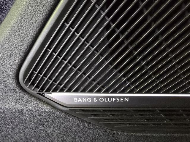 Photo of 2019 Daytona Gray Pearl Effect/Black Roof Audi S5
