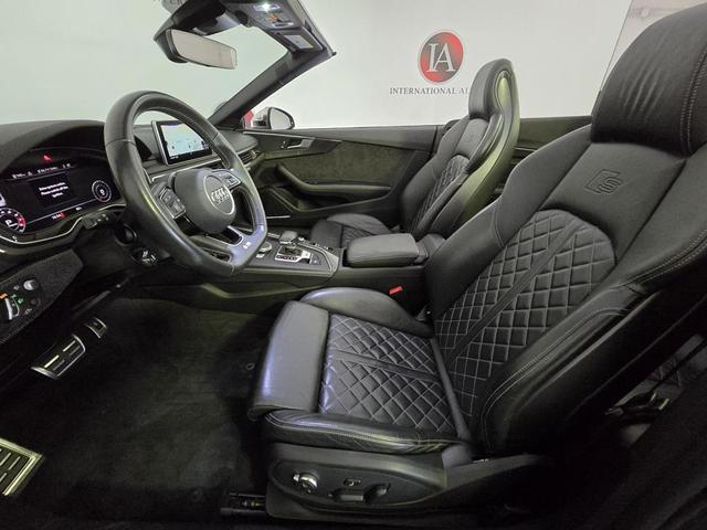 Photo of 2019 Daytona Gray Pearl Effect/Black Roof Audi S5