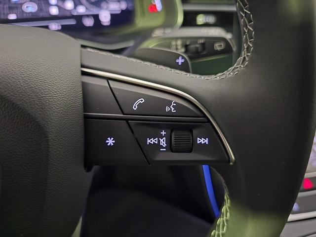 Photo of 2025 Mythos Black Metallic Audi Q7