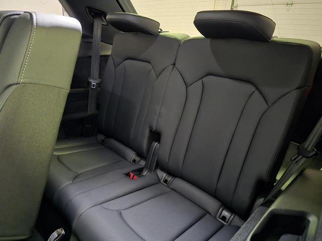 Photo of 2025 Mythos Black Metallic Audi Q7
