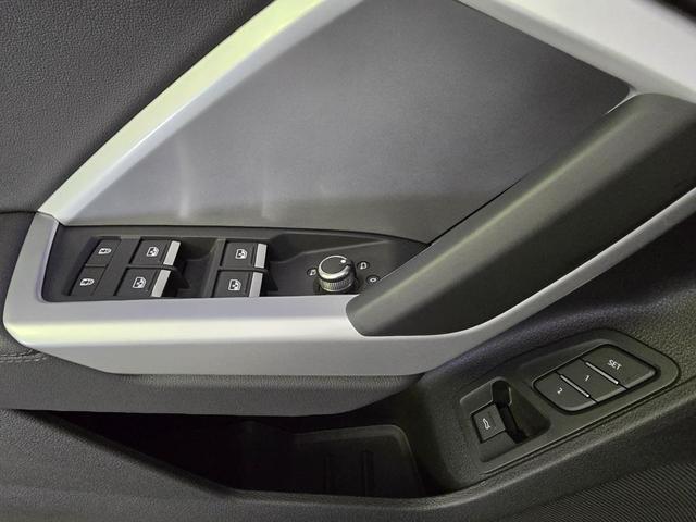 Photo of 2024 Glacier White Metallic Audi Q3