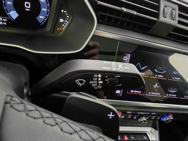 Photo of 2024 Glacier White Metallic Audi Q3