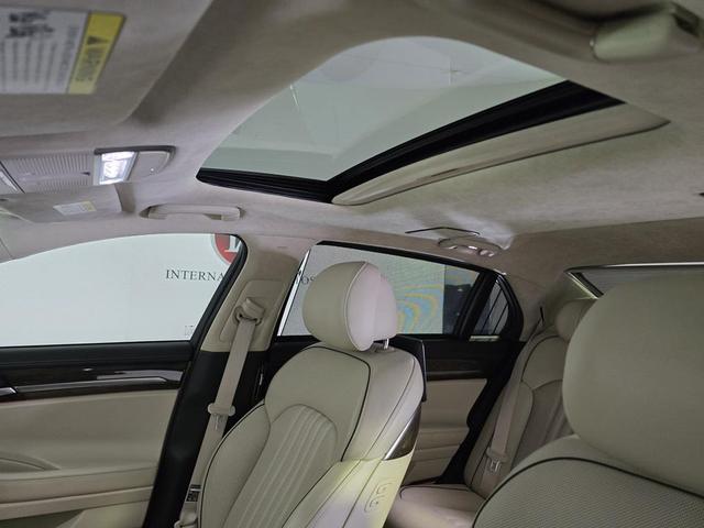 Photo of 2018 Casablanca White Genesis G90