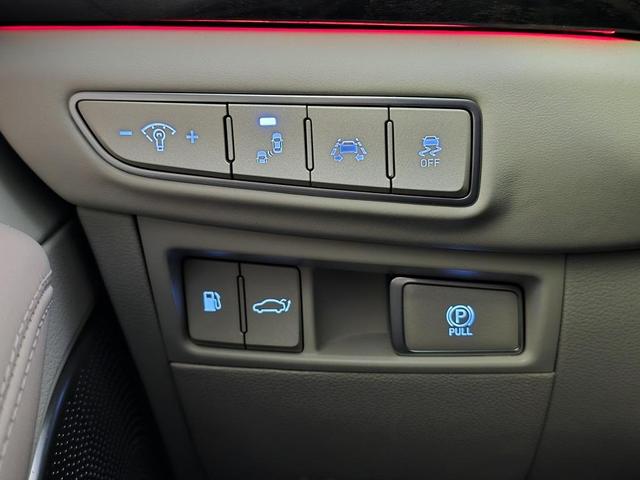 Photo of 2018 Casablanca White Genesis G90