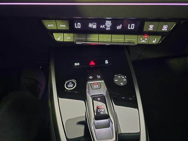 Photo of 2024 Glacier White Metallic Audi Q4 e-tron