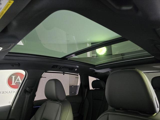 Photo of 2025 Glacier White Metallic Audi Q7
