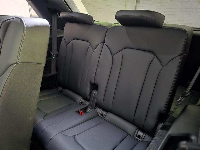 Photo of 2025 Glacier White Metallic Audi Q7
