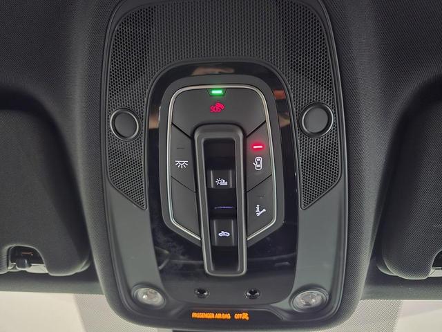 Photo of 2025 Glacier White Metallic Audi Q7