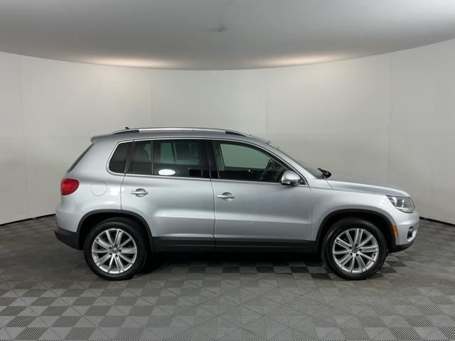 Photo of 2012 Reflex Silver Metallic Volkswagen Tiguan