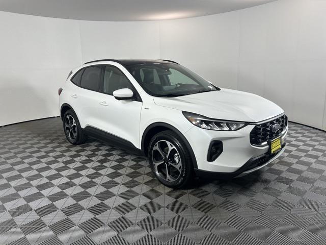 Photo of 2025 White Metallic Ford Escape