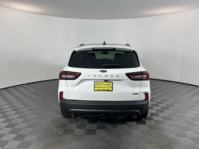 Photo of 2025 White Metallic Ford Escape
