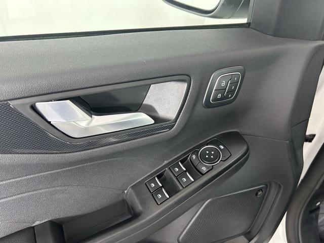 Photo of 2025 White Metallic Ford Escape