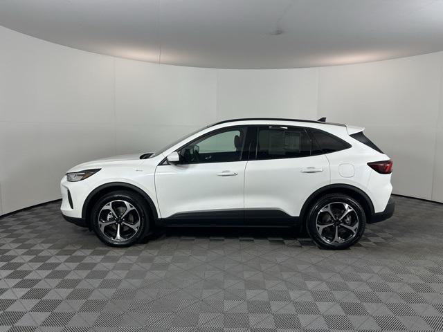 Photo of 2025 White Metallic Ford Escape