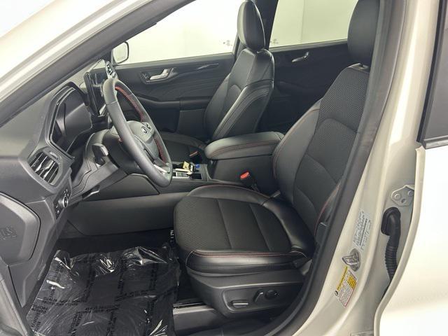 Photo of 2025 White Metallic Ford Escape