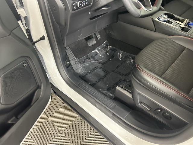 Photo of 2025 White Metallic Ford Escape