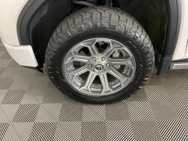 Photo of 2019 White Frost Tricoat GMC Sierra 1500