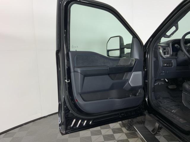 Photo of 2025 Agate Black Metallic Ford F-250
