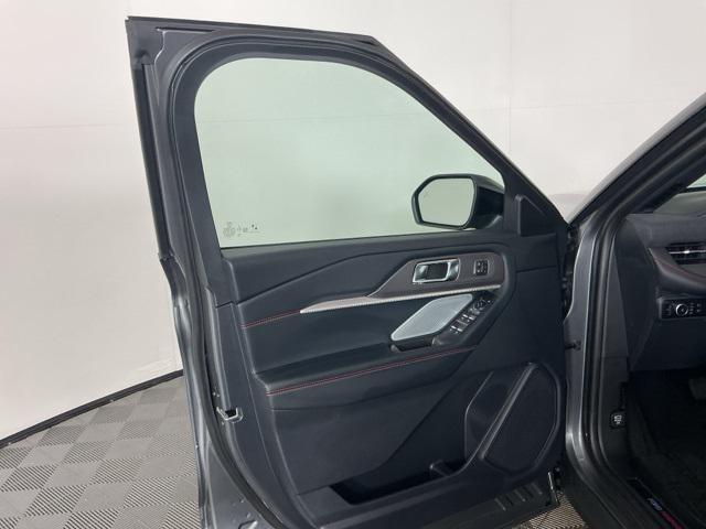 Photo of 2025 Carbonized Gray Metallic Ford Explorer