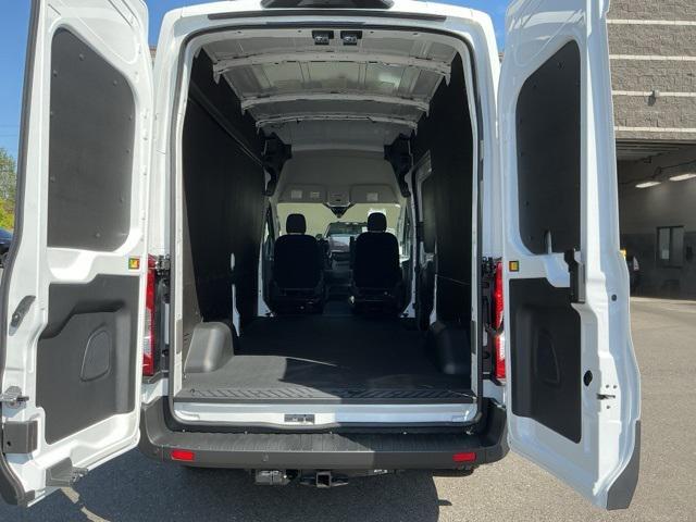 Photo of 2025 Oxford White Ford Transit-250