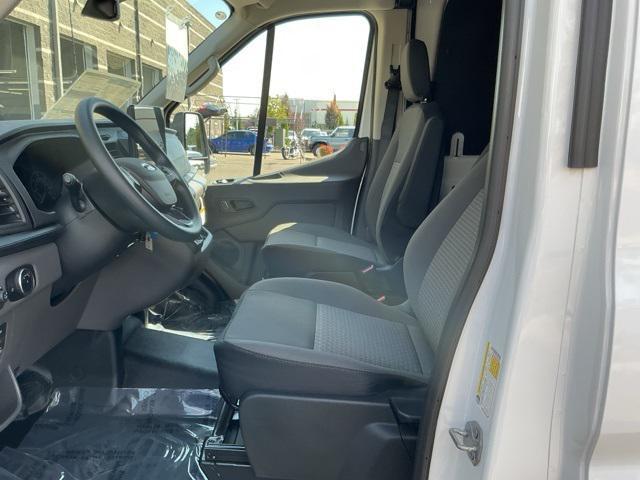 Photo of 2025 Oxford White Ford Transit-250