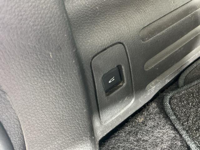 Photo of 2013 White Platinum Ford Edge