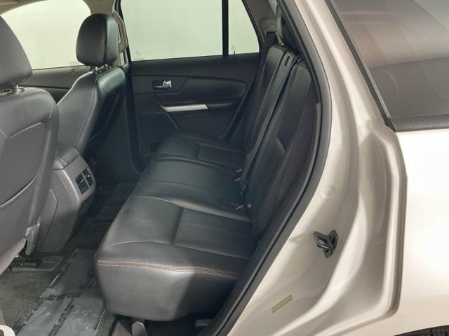 Photo of 2013 White Platinum Ford Edge