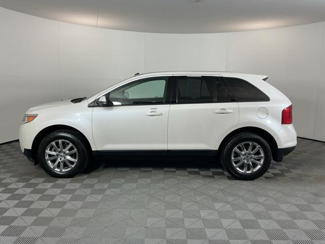 Photo of 2013 White Platinum Ford Edge