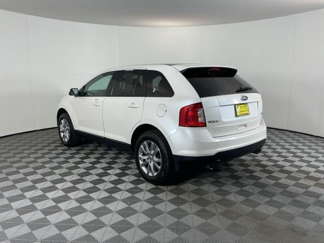 Photo of 2013 White Platinum Ford Edge