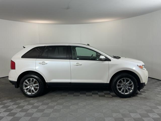 Photo of 2013 White Platinum Ford Edge