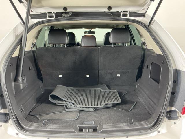 Photo of 2013 White Platinum Ford Edge