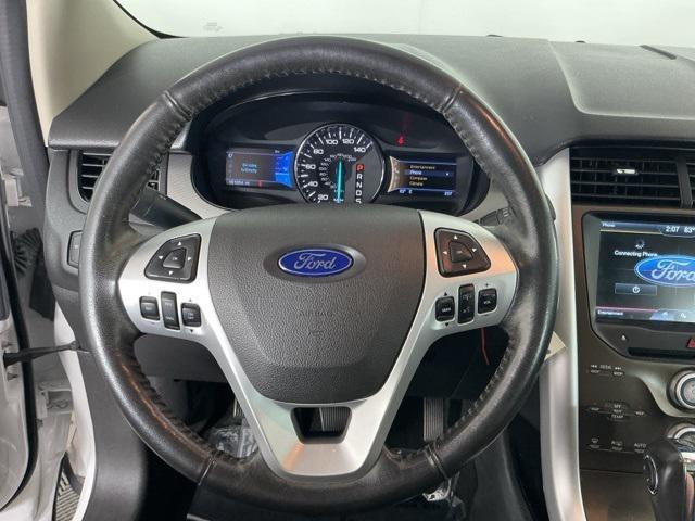 Photo of 2013 White Platinum Ford Edge