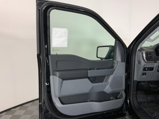 Photo of 2025 Agate Black Metallic Ford F-150 Lightning