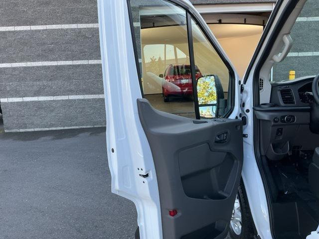 Photo of 2025 Oxford White Ford Transit-350