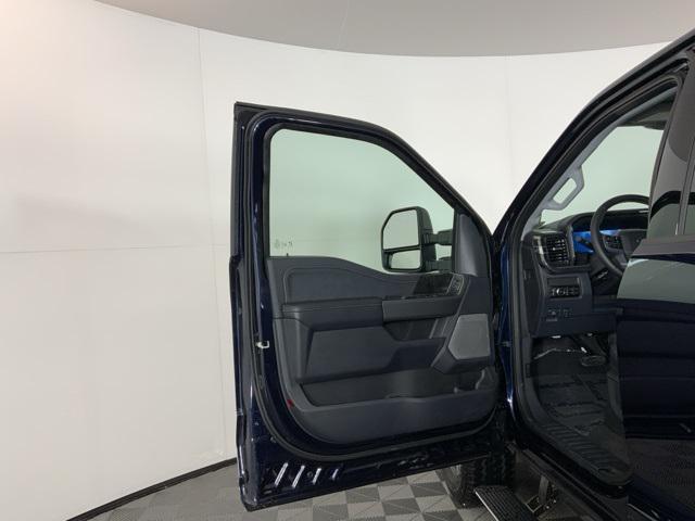 Photo of 2025 Antimatter Blue Metallic Ford F-350
