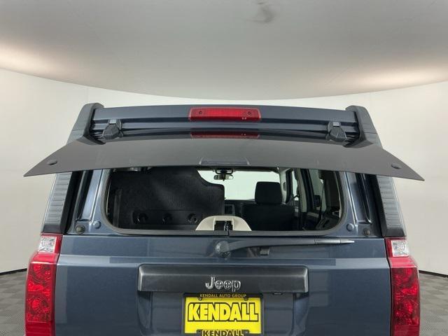 Photo of 2008 Steel Blue Clearcoat Metallic Jeep Commander