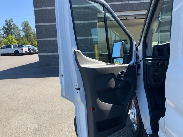 Photo of 2025 Oxford White Ford Transit-250