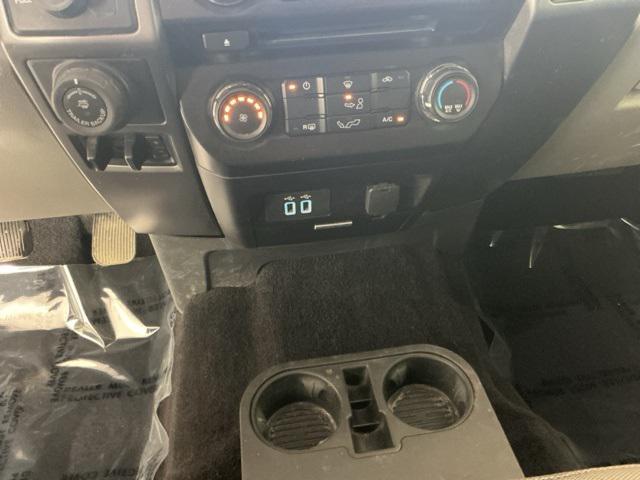 Photo of 2017 Oxford White Ford F-150