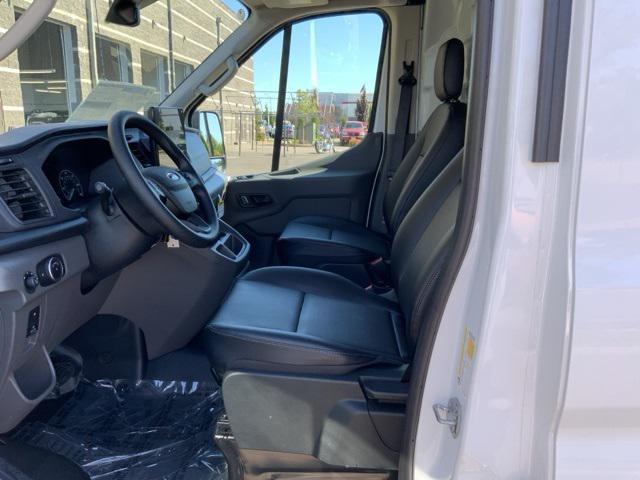 Photo of 2025 Oxford White Ford Transit-250