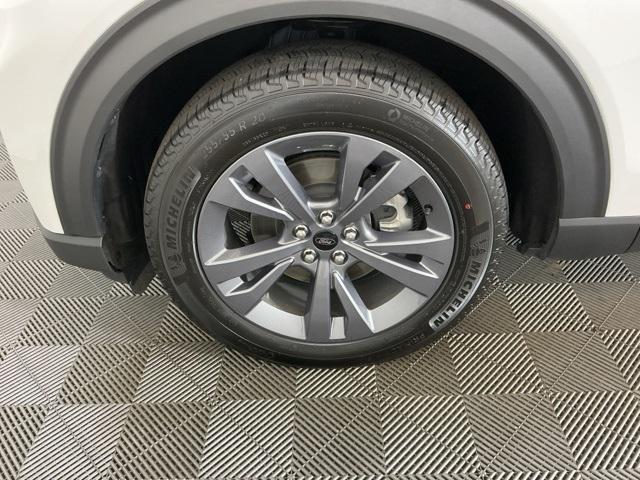 Photo of 2025 White Metallic Ford Explorer