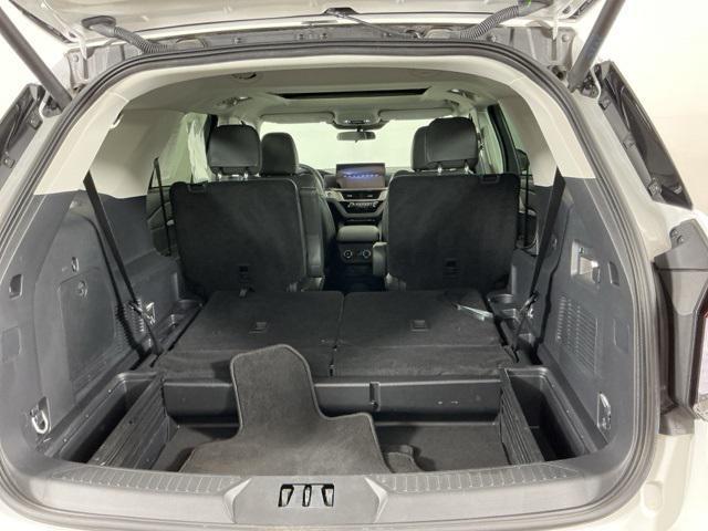 Photo of 2025 White Metallic Ford Explorer