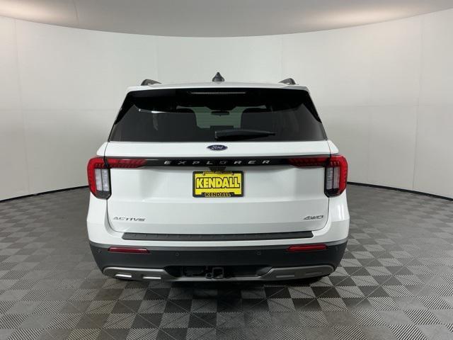 Photo of 2025 White Metallic Ford Explorer