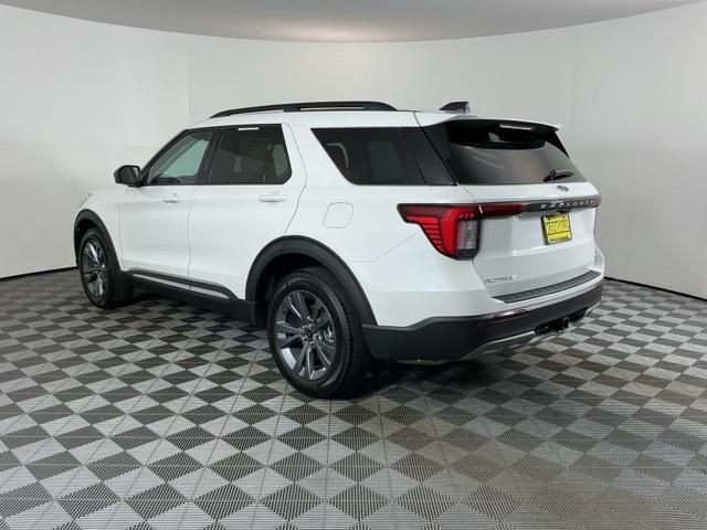 Photo of 2025 White Metallic Ford Explorer