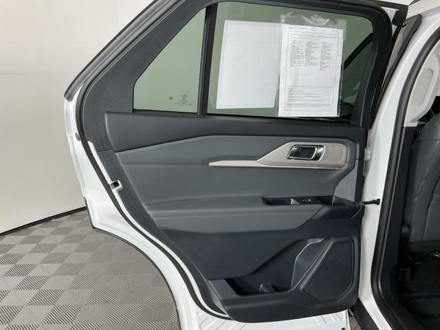 Photo of 2025 White Metallic Ford Explorer